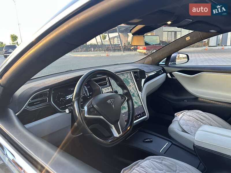 Лифтбек Tesla Model S 2016 в Львове