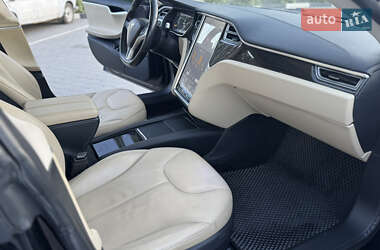 Лифтбек Tesla Model S 2014 в 