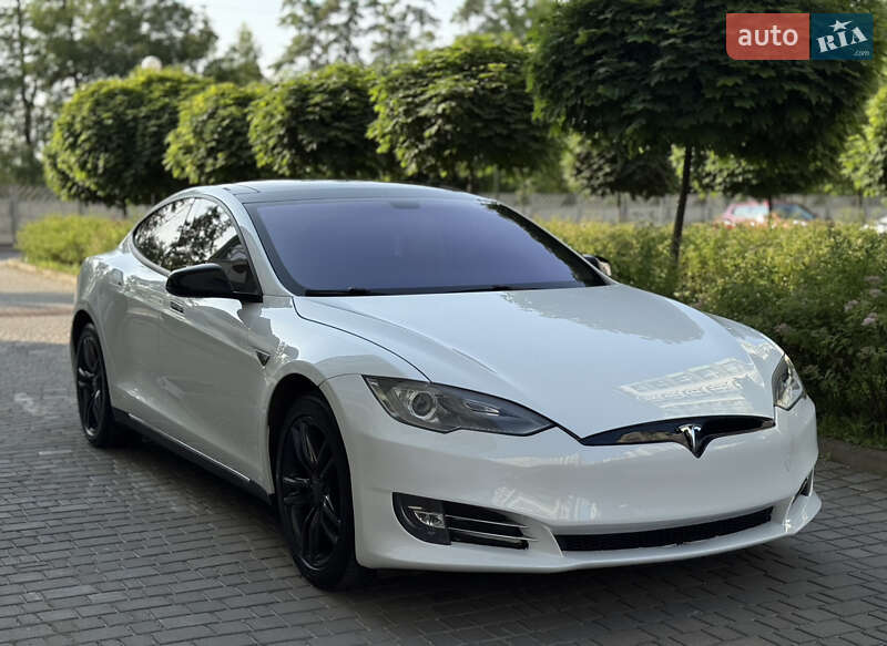 Tesla Model S 2014