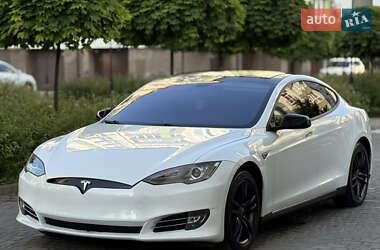 Ліфтбек Tesla Model S 2014 в 