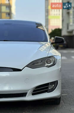 Ліфтбек Tesla Model S 2014 в 