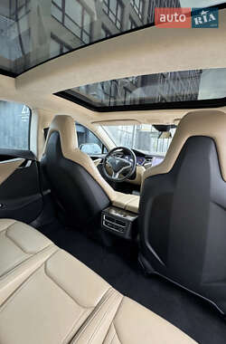 Ліфтбек Tesla Model S 2014 в 