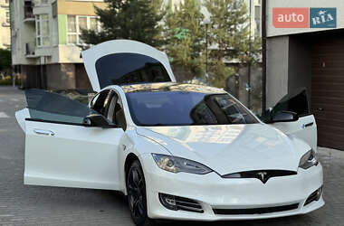 Ліфтбек Tesla Model S 2014 в 