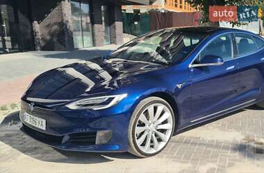 Лифтбек Tesla Model S 2017 в Ивано-Франковске