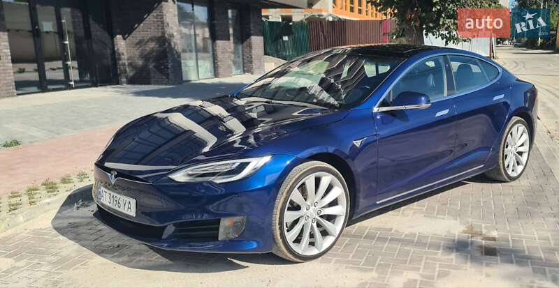 Лифтбек Tesla Model S 2017 в Ивано-Франковске