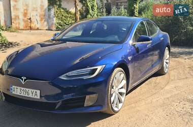 Лифтбек Tesla Model S 2017 в Ивано-Франковске