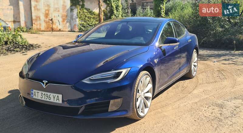Лифтбек Tesla Model S 2017 в Ивано-Франковске