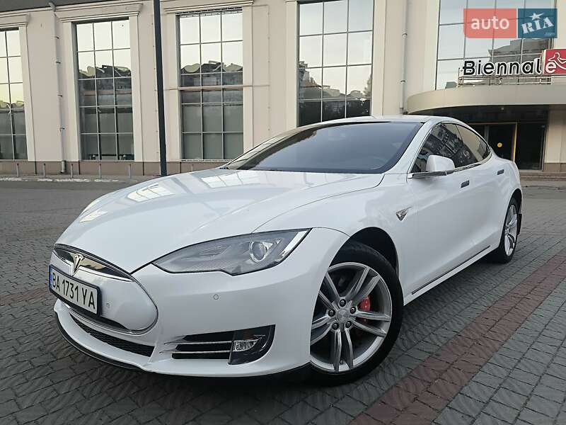 Лифтбек Tesla Model S 2014 в Днепре