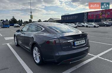 Ліфтбек Tesla Model S 2015 в 