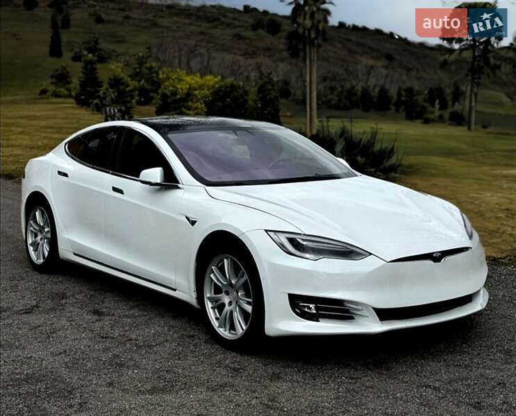 Ліфтбек Tesla Model S 2020 в 