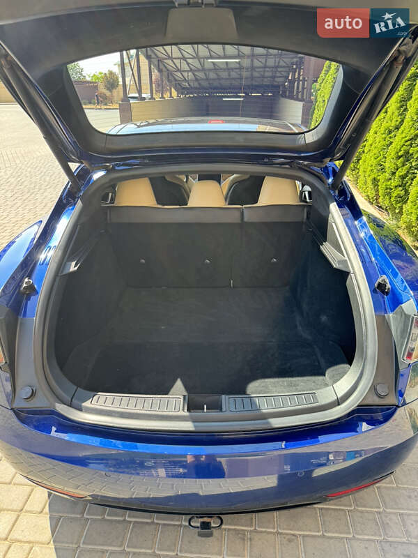 Ліфтбек Tesla Model S 2016 в Одесі