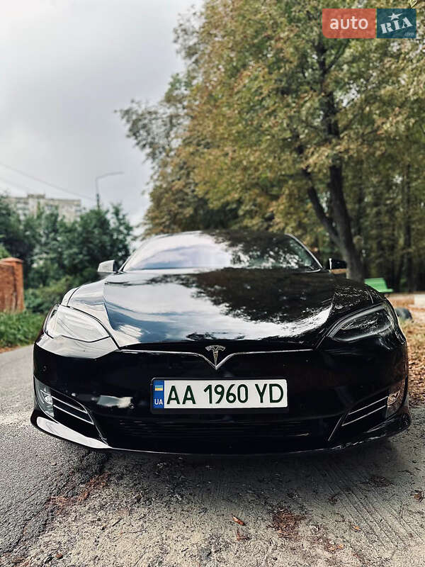 Ліфтбек Tesla Model S 2020 в Києві