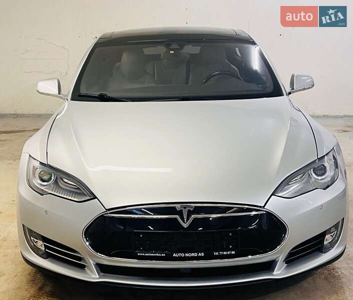 Ліфтбек Tesla Model S 2015 в Києві