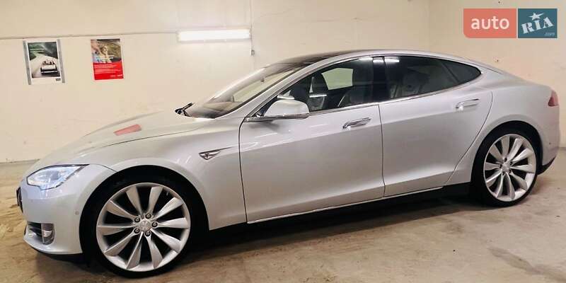Ліфтбек Tesla Model S 2015 в Києві