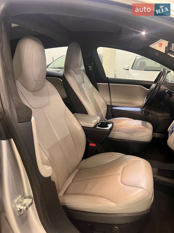 Ліфтбек Tesla Model S 2015 в Києві