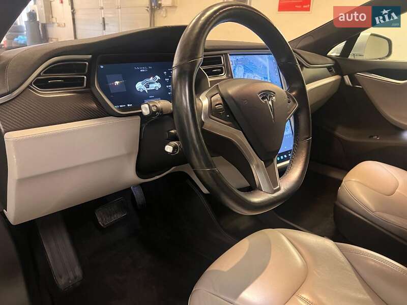 Ліфтбек Tesla Model S 2015 в Києві