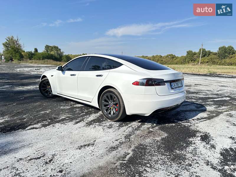 Ліфтбек Tesla Model S 2016 в Черкасах