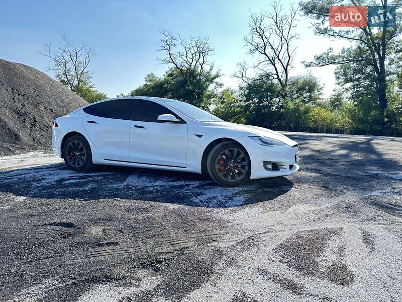Ліфтбек Tesla Model S 2016 в Черкасах