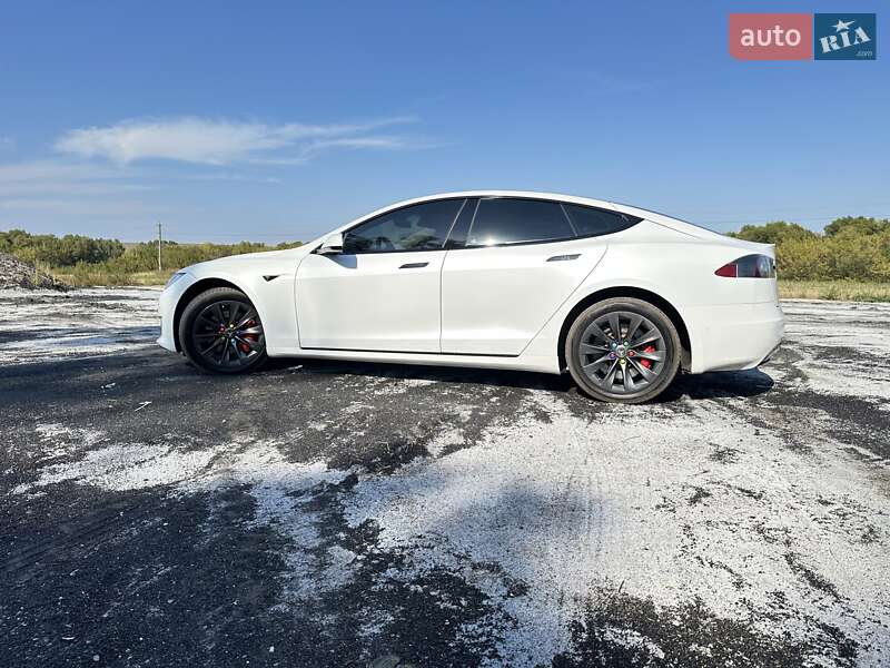 Ліфтбек Tesla Model S 2016 в Черкасах