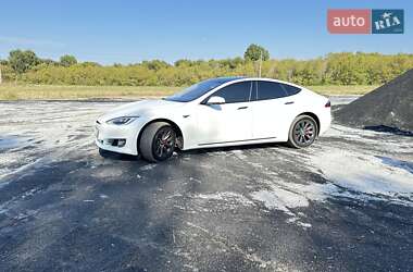 Ліфтбек Tesla Model S 2016 в Черкасах