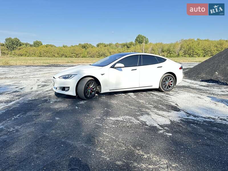 Ліфтбек Tesla Model S 2016 в Черкасах