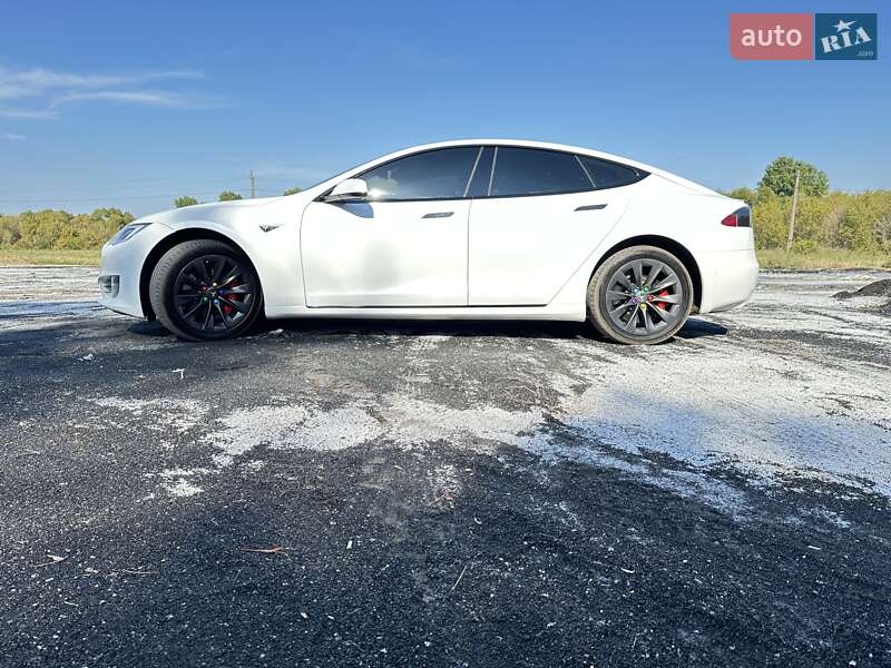 Ліфтбек Tesla Model S 2016 в Черкасах