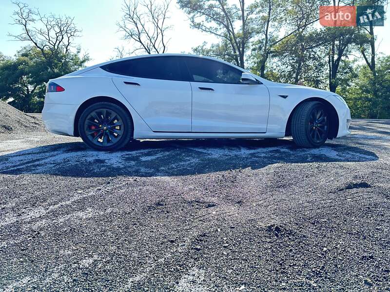 Ліфтбек Tesla Model S 2016 в Черкасах