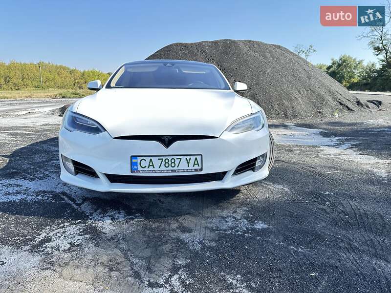Ліфтбек Tesla Model S 2016 в Черкасах