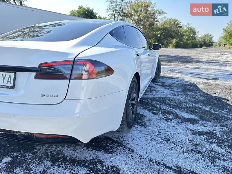 Ліфтбек Tesla Model S 2016 в Черкасах