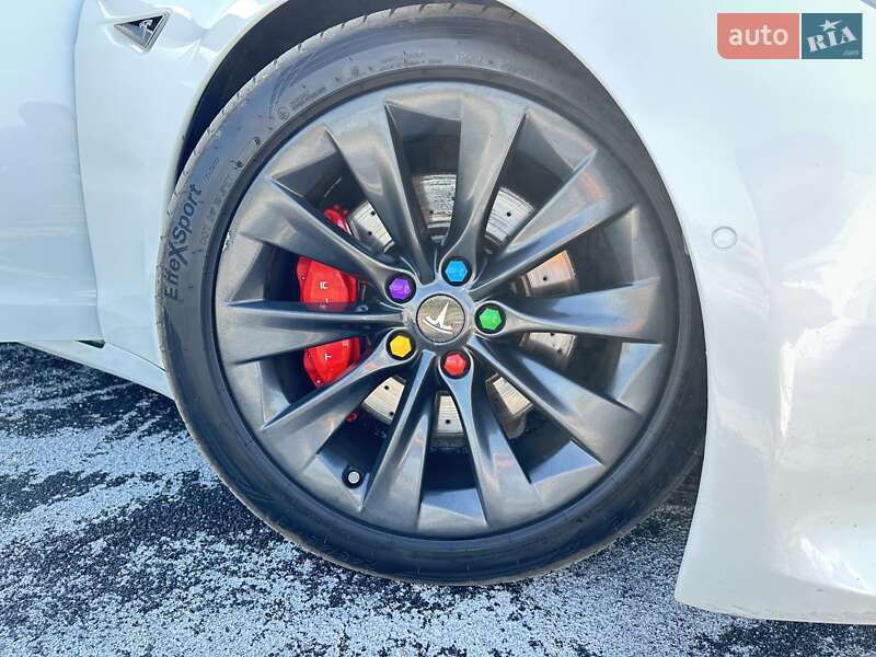 Ліфтбек Tesla Model S 2016 в Черкасах