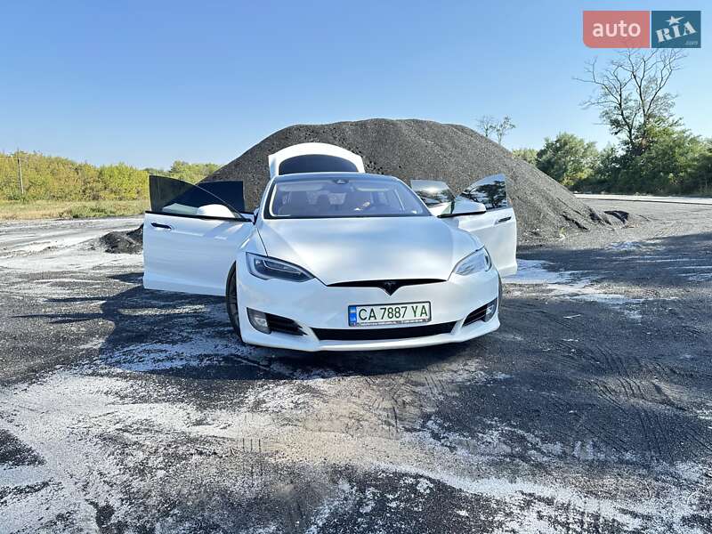 Ліфтбек Tesla Model S 2016 в Черкасах