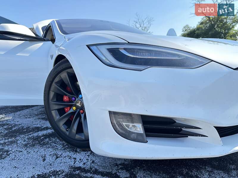 Ліфтбек Tesla Model S 2016 в Черкасах
