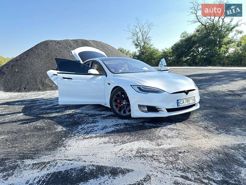 Ліфтбек Tesla Model S 2016 в Черкасах