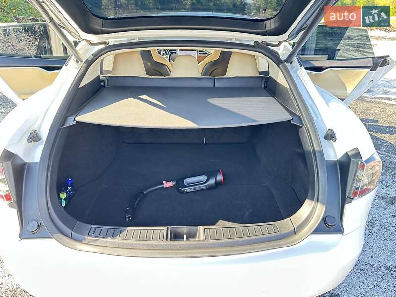 Ліфтбек Tesla Model S 2016 в Черкасах