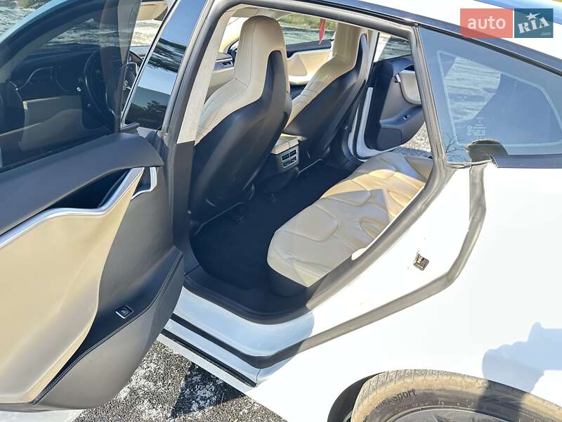 Лифтбек Tesla Model S 2016 в Черкассах фото 29 Лифтбек Tesla Model S 2016 в Черкассах