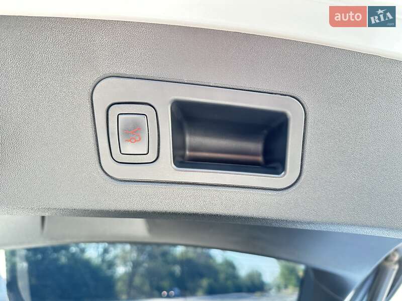 Ліфтбек Tesla Model S 2016 в Черкасах
