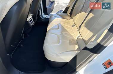 Ліфтбек Tesla Model S 2016 в Черкасах