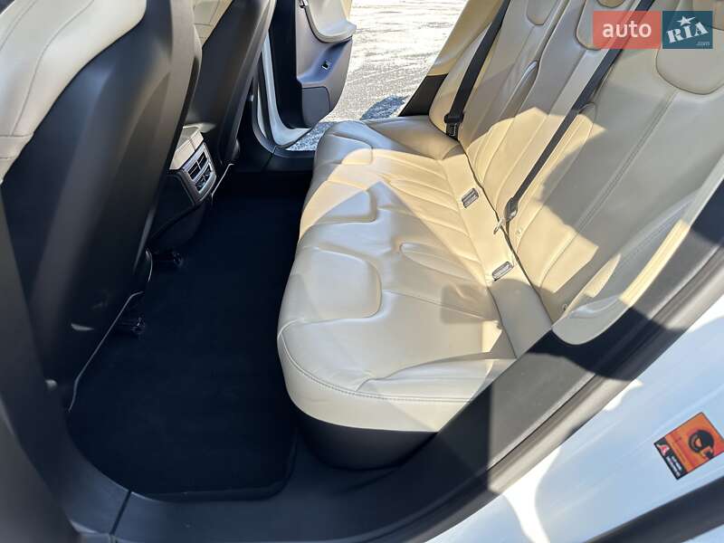 Ліфтбек Tesla Model S 2016 в Черкасах