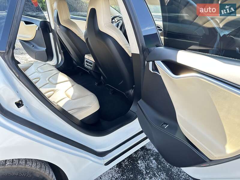 Ліфтбек Tesla Model S 2016 в Черкасах