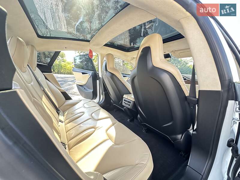 Ліфтбек Tesla Model S 2016 в Черкасах