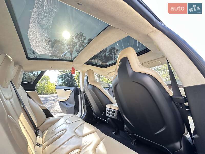 Ліфтбек Tesla Model S 2016 в Черкасах