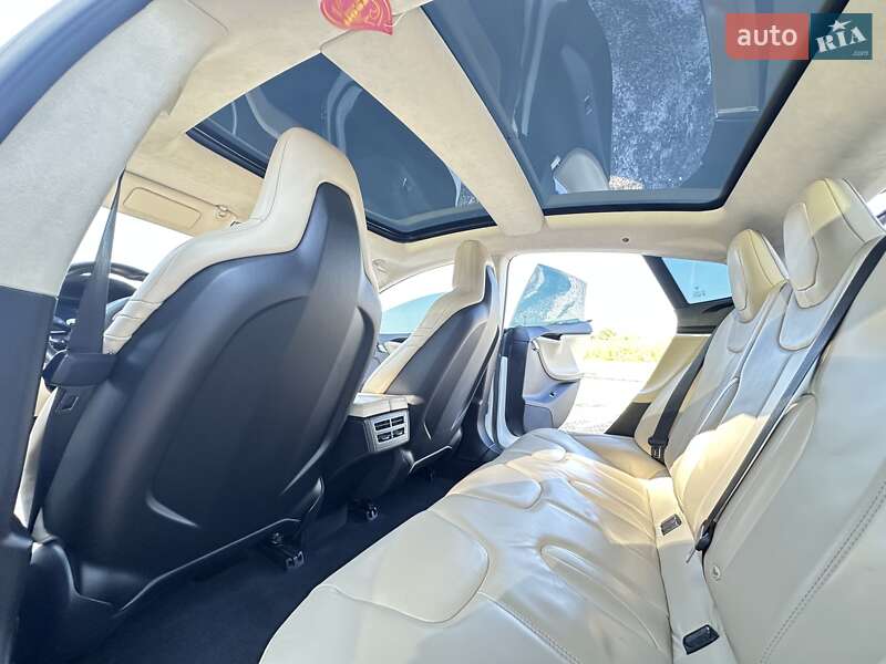 Ліфтбек Tesla Model S 2016 в Черкасах