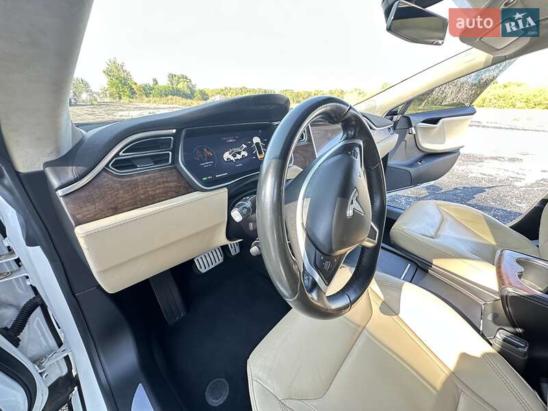Ліфтбек Tesla Model S 2016 в Черкасах