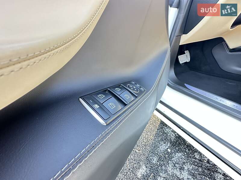 Ліфтбек Tesla Model S 2016 в Черкасах