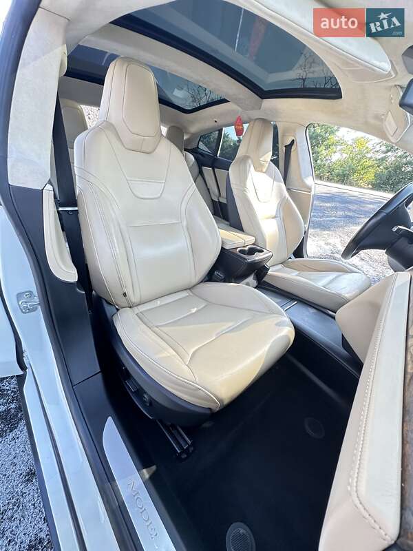 Ліфтбек Tesla Model S 2016 в Черкасах