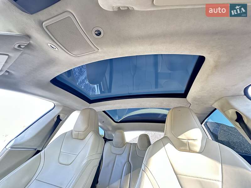 Ліфтбек Tesla Model S 2016 в Черкасах