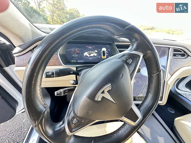Ліфтбек Tesla Model S 2016 в Черкасах