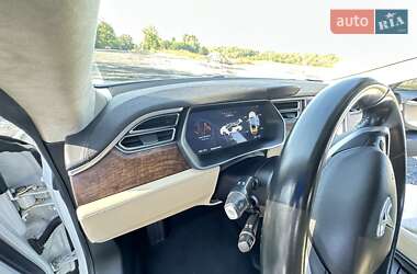 Лифтбек Tesla Model S 2016 в Черкассах