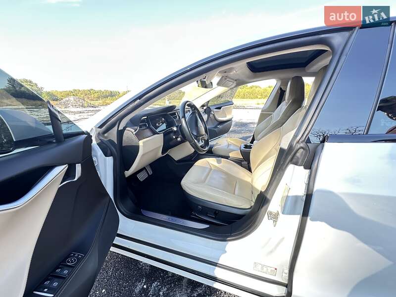 Ліфтбек Tesla Model S 2016 в Черкасах