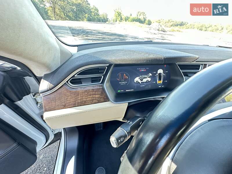 Ліфтбек Tesla Model S 2016 в Черкасах